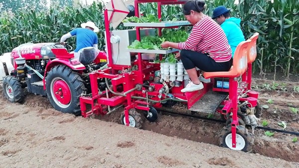 兩行蔬菜平地鋪膜施肥鋪管移栽澆水一體機(jī)